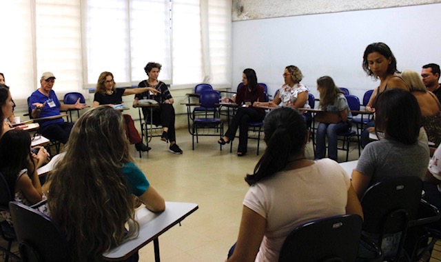 Professores participantes em encontro presencial de avaliação do curso
